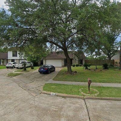 326 Fair Oak Dr, Stafford, TX 77477