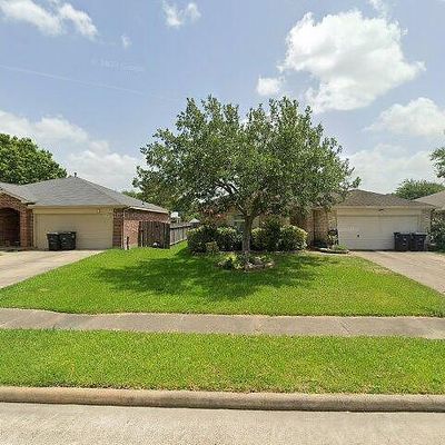 2871 Community Dr, Alvin, TX 77511