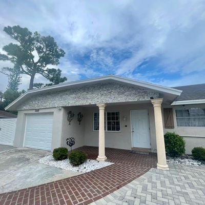 2910 Via Vizcaya, Lake Worth, FL 33461