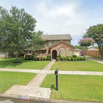 2912 Country Club Dr, Pearland, TX 77581