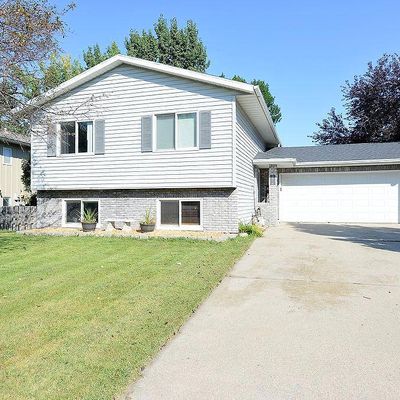 2916 Village Green Drive W Loop, Moorhead, MN 56560