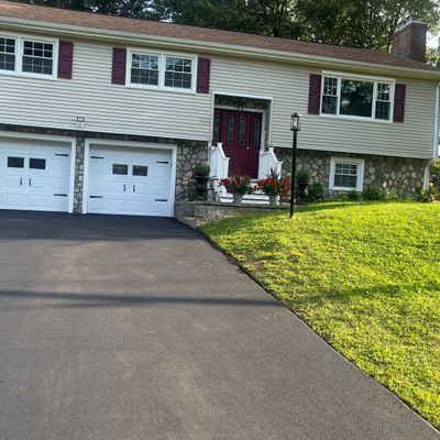 3 Dempsey Ct, Ansonia, CT 06401