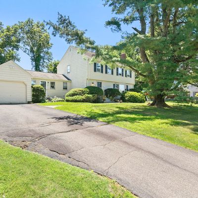 3 Ridgeview Dr, Bloomfield, CT 06002