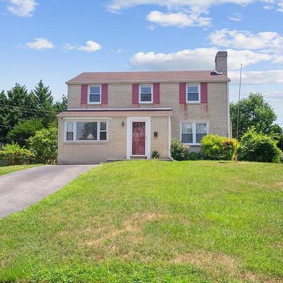 3 Surrey Dr, Newtown Square, PA 19073