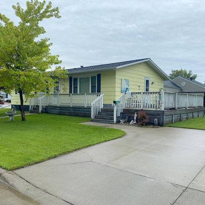 301 8 Th Ave Ne, Roseau, MN 56751