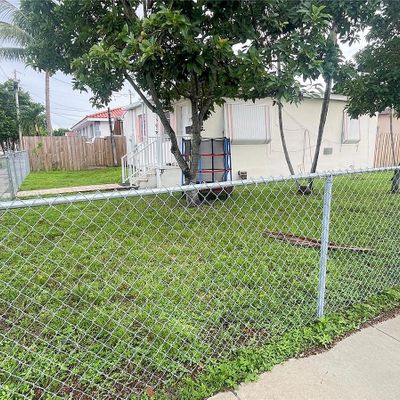 301 E 35 Th St, Hialeah, FL 33013