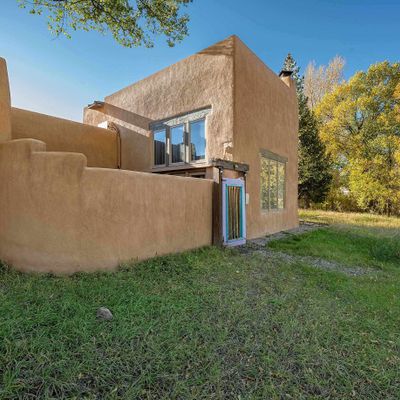 301 N Trapper Rd, Taos, NM 87571