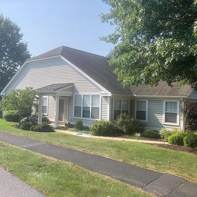 301 Oak Hill Ln, Reading, PA 19610