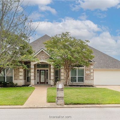 302 Sapphire Dr, College Station, TX 77845