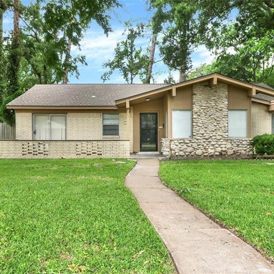 3024 Inwood Dr, Dickinson, TX 77539