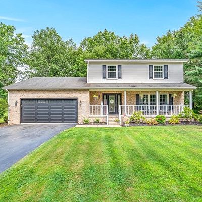 365 Butterfly Ln, Hermitage, PA 16148