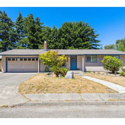 3650 Pine St, North Bend, OR 97459