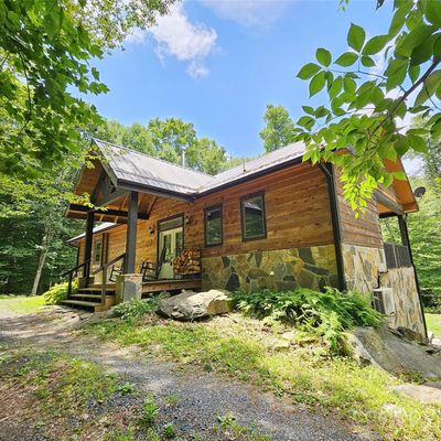 37 W Green Briar Ln, Green Mountain, NC 28740