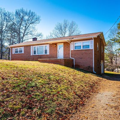 3846 Powell Dr S, Hickory, NC 28602