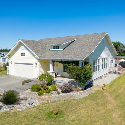 3870 Grant Pl, Bandon, OR 97411