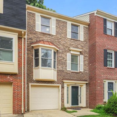 39 Carriage House Cir, Alexandria, VA 22304