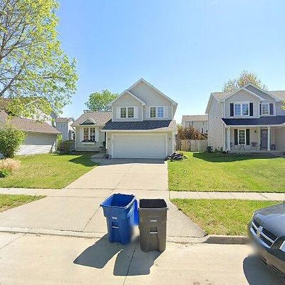 3401 Brook Ridge Ct, Des Moines, IA 50317