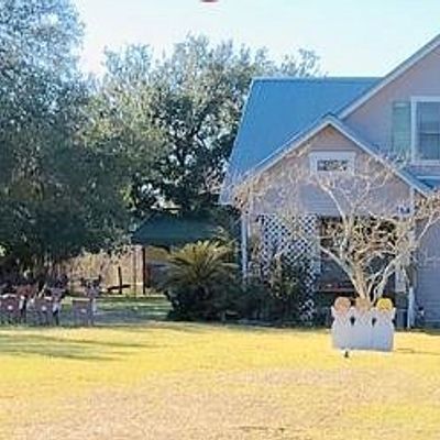 416 S Faires St, Flatonia, TX 78941