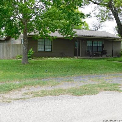 418 Polk St, Sabinal, TX 78881