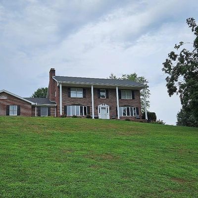 419 Tanglewood Dr, Glade Spring, VA 24340