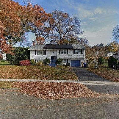 44 Briarwood Ln, East Hartford, CT 06118