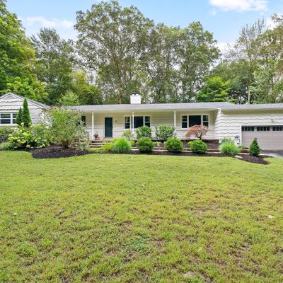 44 Maple Vale Dr, Woodbridge, CT 06525