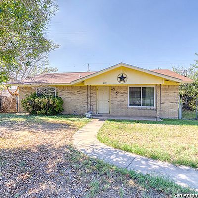 449 Melody Ln, Uvalde, TX 78801