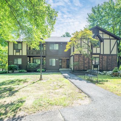 4 Canterbury Ct, Brookfield, CT 06804