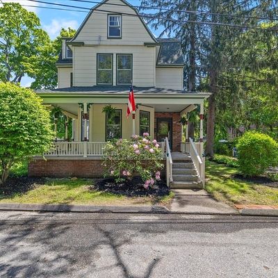 4 Washington Pl, Norwich, CT 06360