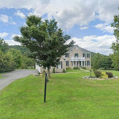 40 Hidden Meadow Dr, Easton, PA 18042