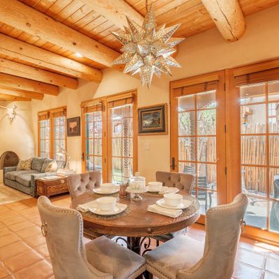 401 B Apache, Taos, NM 87571