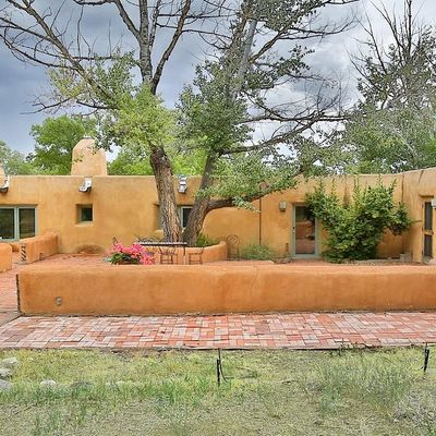 402 Este Es Place, Ranchos De Taos, NM 87557