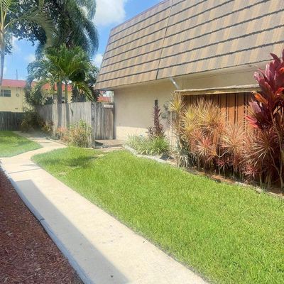 4031 Palm Bay Circle, West Palm Beach, FL 33406