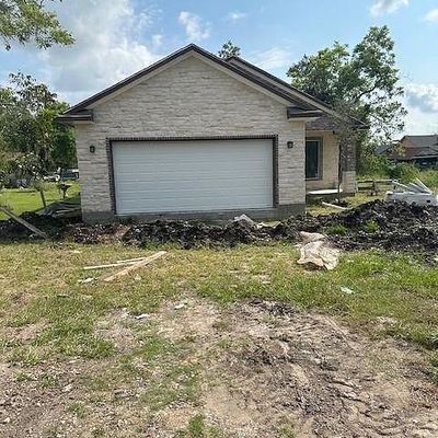 409 E Travis, Brazoria, TX 77422