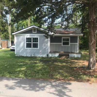 410 Devane St, Wallace, NC 28466