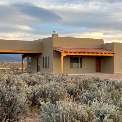 5 Anadarko Rd, Ranchos De Taos, NM 87557