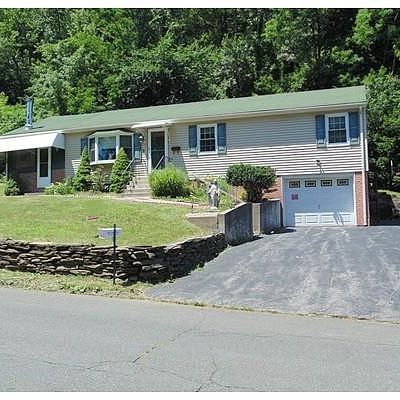 5 Evergreen Dr, Holyoke, MA 01040