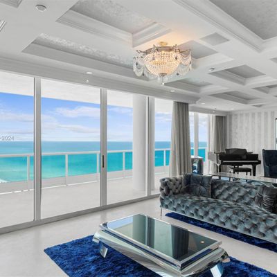 5025 Collins Ave, Miami Beach, FL 33140