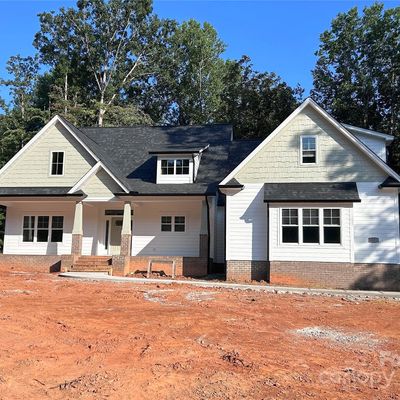 5025 Oconee Dr, Stanley, NC 28164