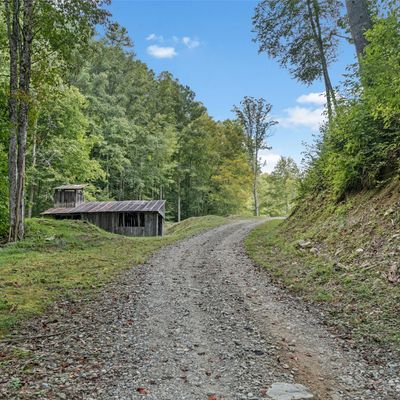 520 White Oak Flats Rd, Green Mountain, NC 28740