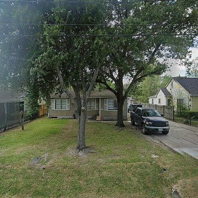 5207 Barrett St, Houston, TX 77022