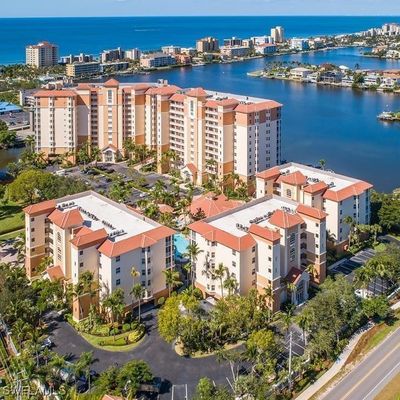 460 Launch Circle, Naples, FL 34108