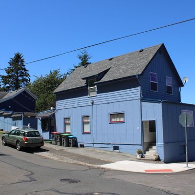 486 Commercial St, Astoria, OR 97103