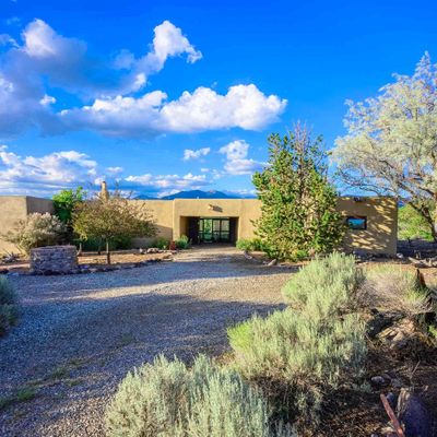 49 Old Santa Fe Rd, Ranchos De Taos, NM 87557