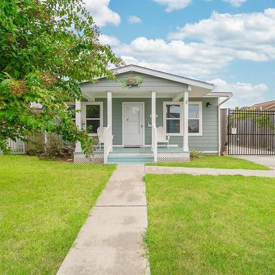 5721 Sylvia Dr, Galveston, TX 77551