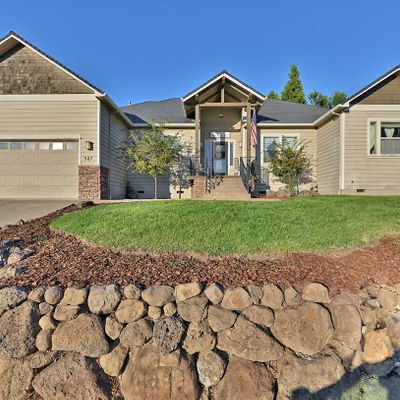 587 Old Waverly Way, Eagle Point, OR 97524