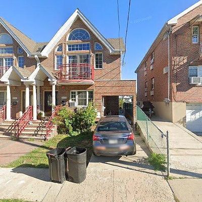 5927 59 Th Dr, Maspeth, NY 11378