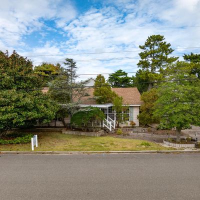 60 W Holly Dr, Beach Haven, NJ 08008