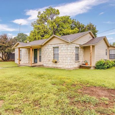 600 W Bluff St, Granbury, TX 76048