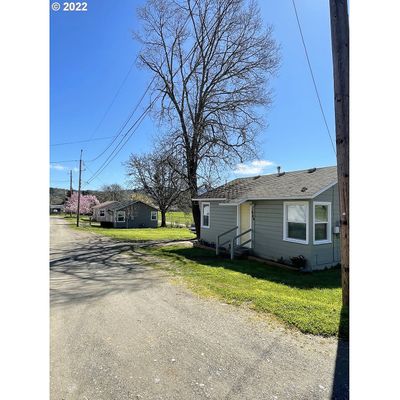 604 Ne Faculty Row, Myrtle Creek, OR 97457